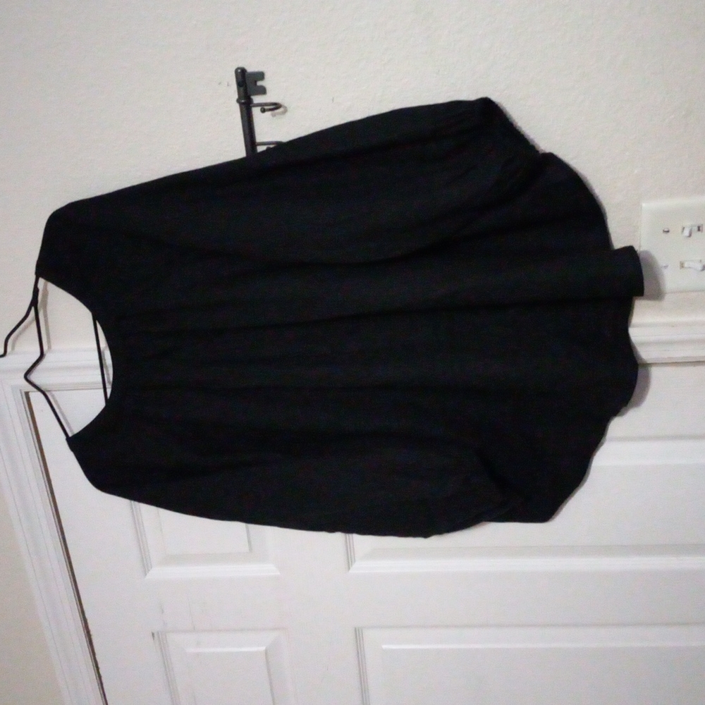 Black blouse curvature hem in front longer in the back.